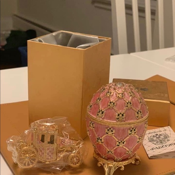 Coronation Fabergé Egg Comes with Gift Carriage - Picture 7 of 7